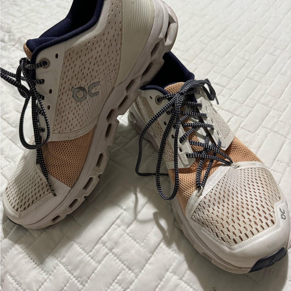 On running on cloud woman’s 8.5 shoes